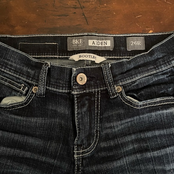 Women’s BKE Denim Aiden 26R X 28 Bootleg RN75720 Dark Wash WHISKERING - Picture 5 of 12